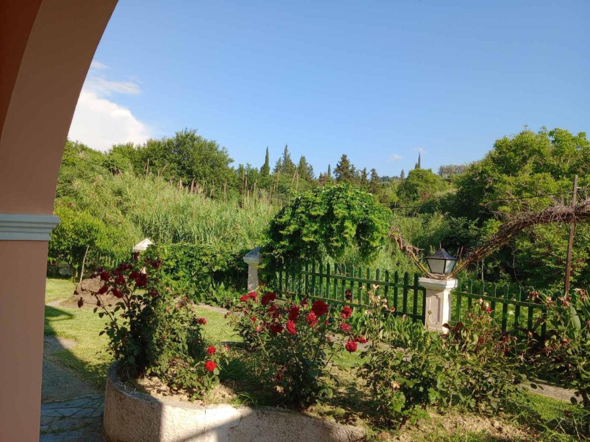 Pool Villa Grigoris Aspiotades 外观 照片